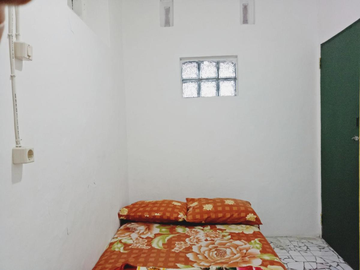 Bed and Breakfast Griya Backpacker Pak Yon Маланг Экстерьер фото