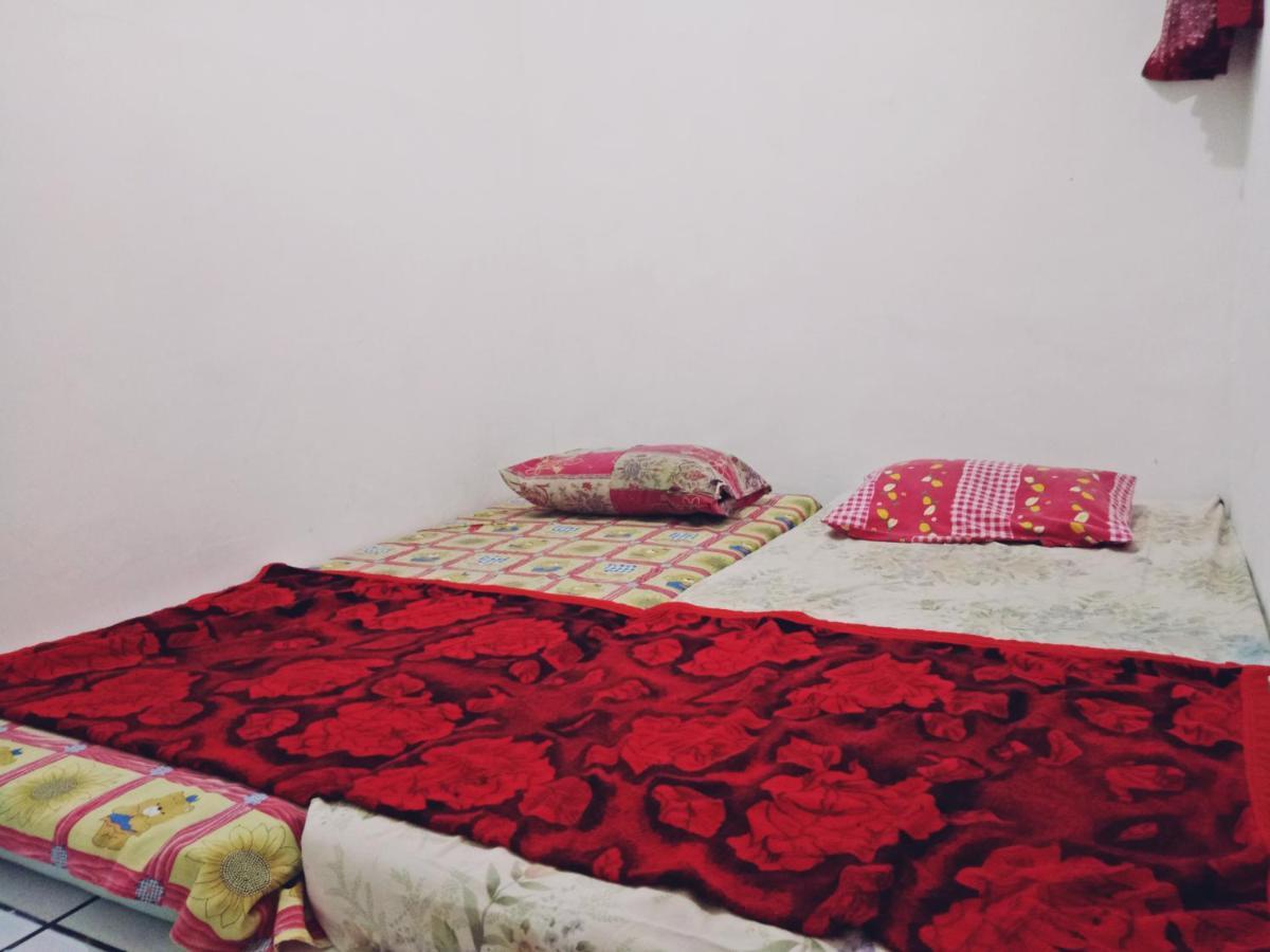 Bed and Breakfast Griya Backpacker Pak Yon Маланг Экстерьер фото